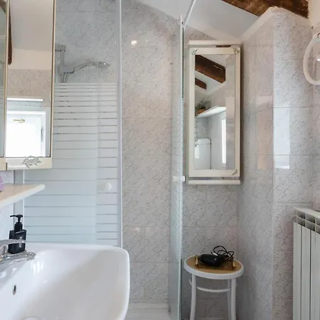 Svevo, Rustico Con Parcheggio A * Триест